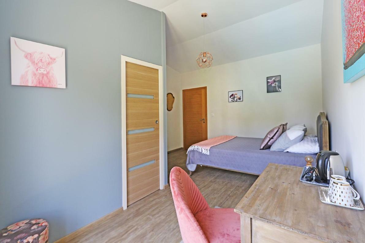 L Esprit Du Clain Chambres D Hotes Bandb De Standing Proches Du Futuroscope Golf Et Lac De St Cyr Naintre Ngoại thất bức ảnh